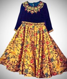 Long frock with sleeves